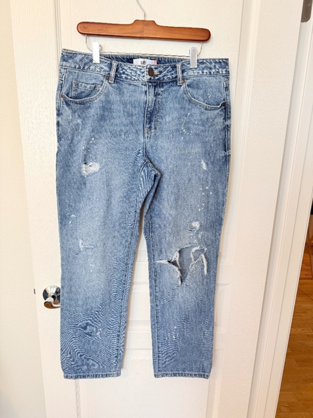 cabi The Maverick Boyfriend Jeans #5884 Distressed 100 % Cotton Size 8